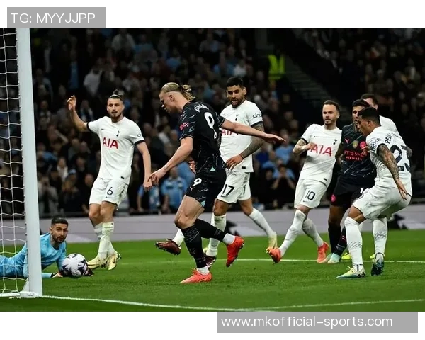 英超激战:里昂3-0曼城神奇扑救引发全场狂欢战术解析